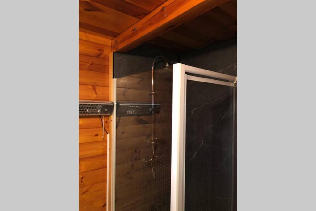 Chalet cosy et chaleureux à Wéris près de Durbuy Villa Esterno foto
